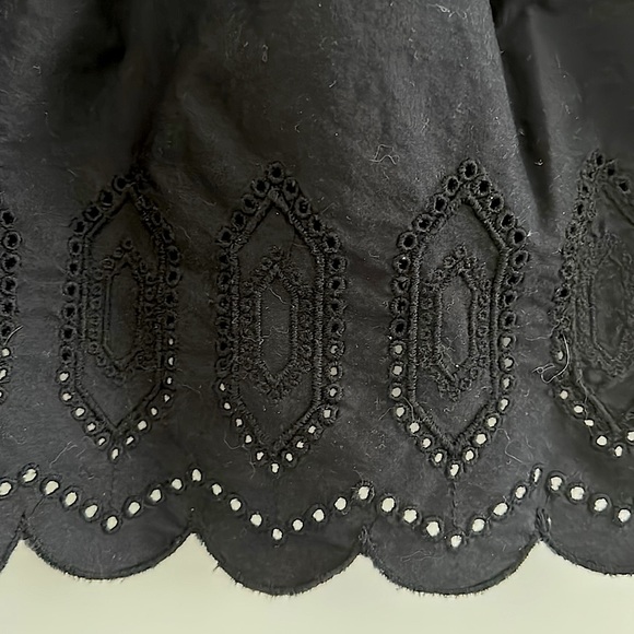 Cute midi skirt w lace pattern trim - Picture 2 of 3